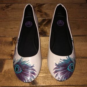 T.U.K Women's Peacock Feather Flats - Cream